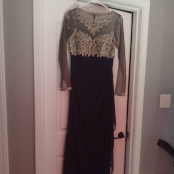 Elegant xcape Jewel Neck Long Sleeve Gown. . - Picture 1 of 8